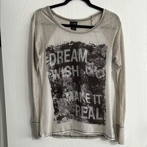 Buckle Cream Fitted Graphic Long Sleeve Tee